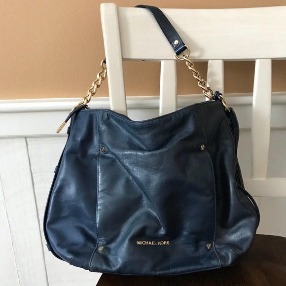 Michael Kors Devon Shoulder Bag - Picture 2 of 7